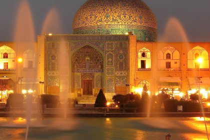 Iranische Moschee &copy;&nbsp;<span id="attribution"><b><a href="https://www.flickr.com/photos/alwaysshooting/14355702394/in/photolist-nSyJbf-aqu8wj-73d7gc-zF42Qz-zAzAGN-yJaCgz-KkFzH7-zCTRgP-zmgig9-zos6M1-Kv3XPi-K4XcTC-zAL7UC-zFXKCe-zAzBV9-zCJBMd-zDWEfq-zosbPq-K4R1g1-jRMn25-6E3xMy-dnca8A-rksYoR-dmN2gJ-qoGy6T-9QNnPx-Fh4AZF-6Pk9n4-ovmVwT-PHV7Ej-LB45Rr-mLHSuL-qoucEC-r43JCn-qoGyeZ-dmNEYY-r3WvNC-auMEWt-auQkRq-r29y18-6F2dNM-qoucj7-auMEM4-Hf1PbW-auMEk2-auQkc1-rkpAFA-auMFqZ-auQmbh-4cgy4E">Gray Dome at Dusk</a></b> by <b><a href="https://www.flickr.com/photos/alwaysshooting/">Always Shooting</a></b> / <b><a href="https://creativecommons.org/licenses/by/2.0/">CC BY 2.0</a></b></span>