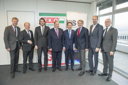 Gruppenbild mit Botschafter &copy;&nbsp;Foto Fischer