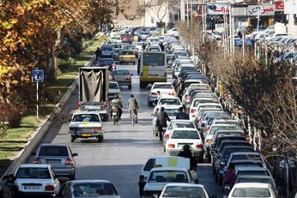 Autoverkehr im Iran &copy;&nbsp;Iran Economy in Brief by Dr. Mahya Karbalaii