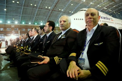 Flugzeugbesatzungen vor einer Iran Air Maschine &copy;&nbsp;Iran Economy in Brief
by Dr. Mahya Karbalaii
