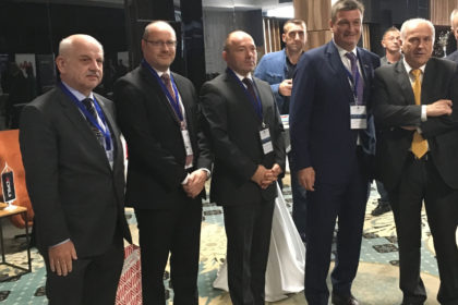&copy;&nbsp;Mag. Andreas Meindl (AC Sarajevo), Dr. Robert Brugger (ICS), Mag. Martin Pammer (österr. Botschafter in BiH), Jürgen Mandl MBA (Präsident WK Kärnten), Valentin Inzko (Hoher Repräsentant für BiH)
