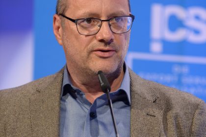 &copy;&nbsp;Foto Fischer | Begrüßung des ICS-Geschäftsführers Robert Brugger